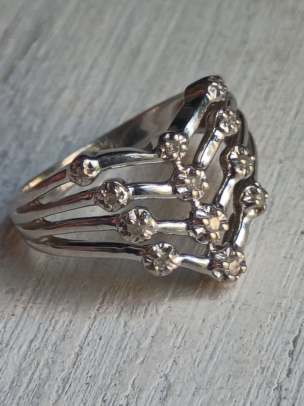 Vintage Solid 10k & Diamond Ring